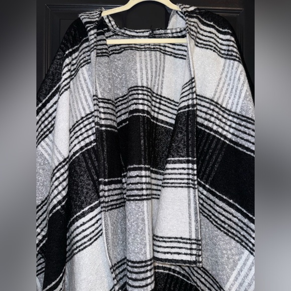 Express black/grey/white plaid poncho - OS - Picture 3 of 6